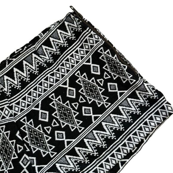 Billabong Black & White Textured Aztec Print High Waist Shorts Size Small - Picture 2 of 13